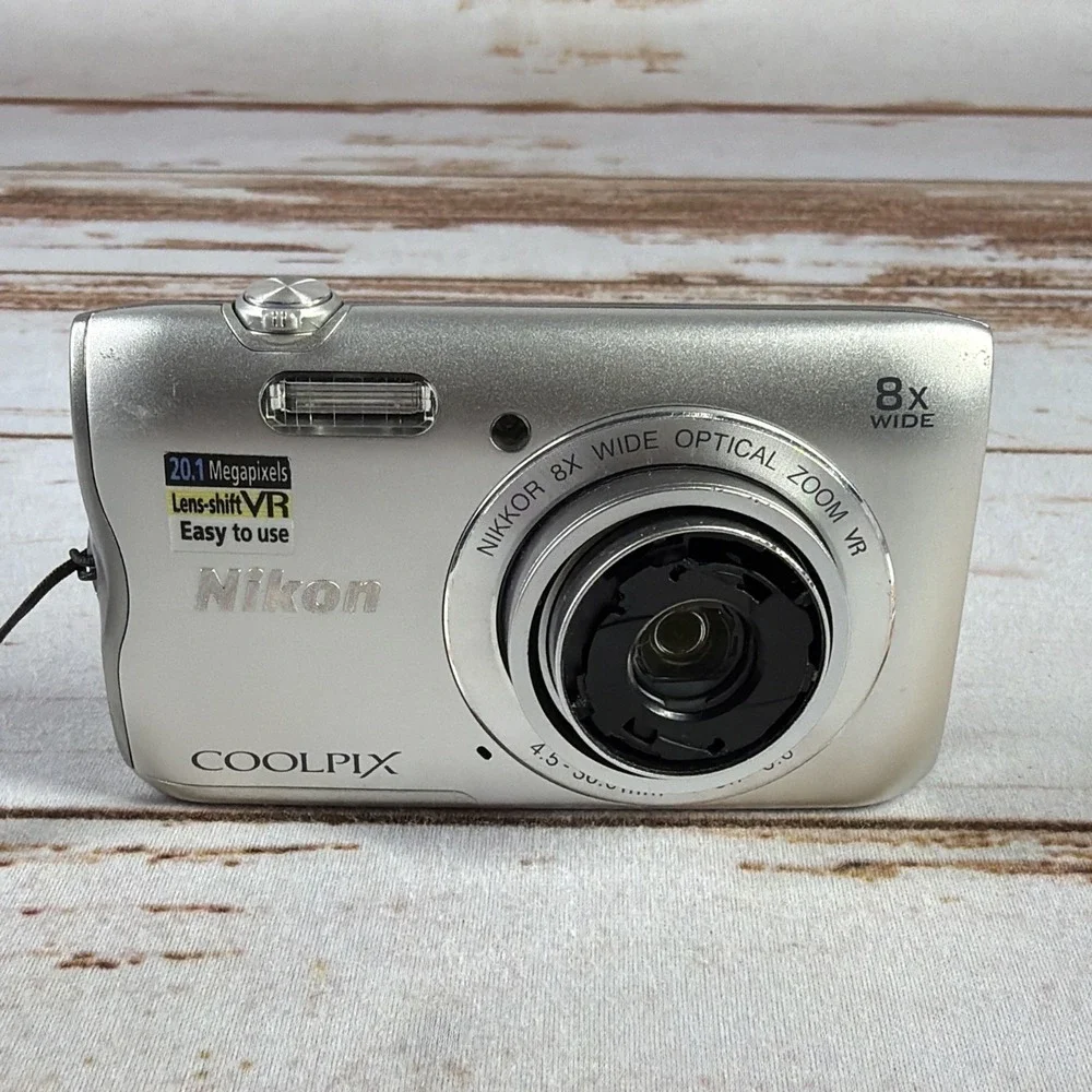 Nikon COOLPIX A300 20.1MP Digital Camera Silver Parts Repair Broken Lens